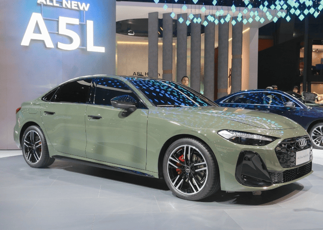 奔驰C级改款内饰_奔驰e级降价特别厉害_新款奔驰C级