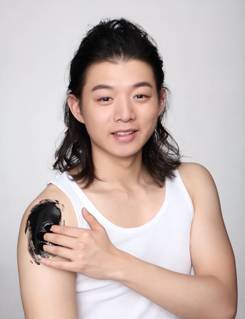 退圈三年后,霍尊事业重启被抵制,被送进监狱的陈露如今下场唏嘘