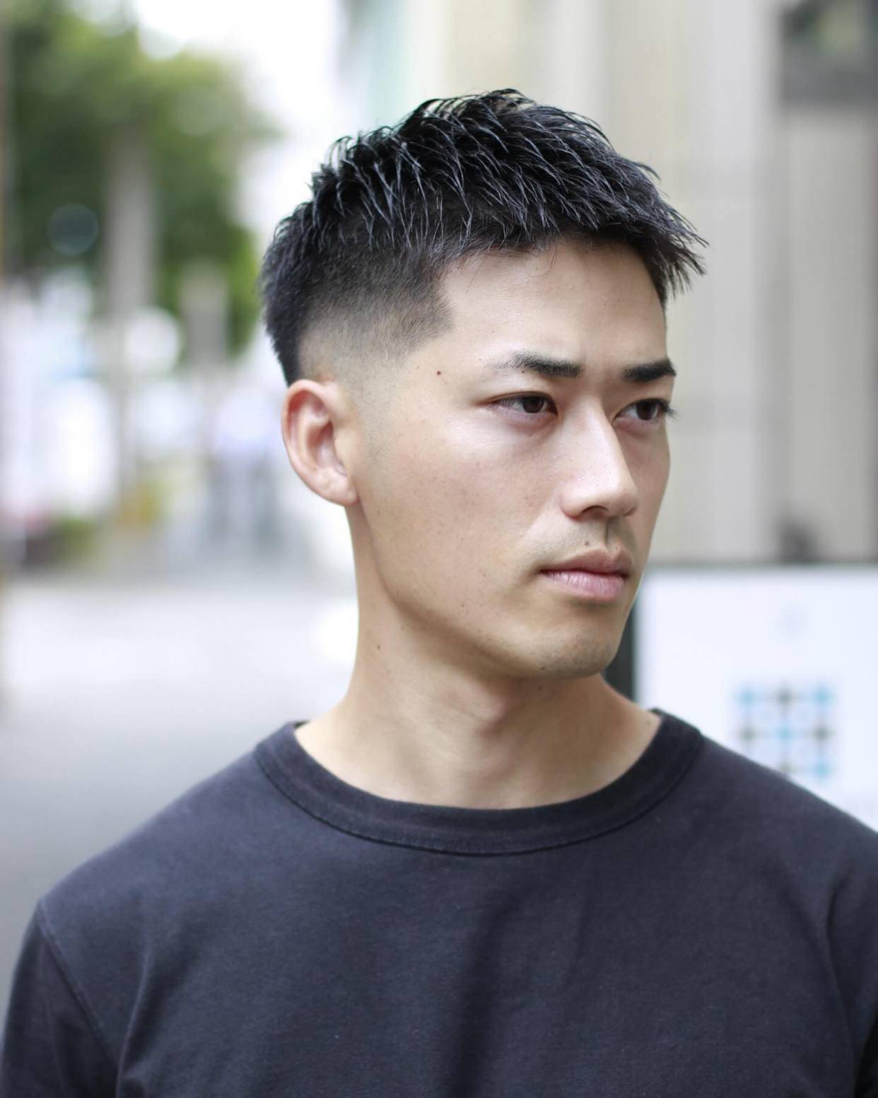 型男必备:两侧铲短男发,演绎清爽时尚新风尚