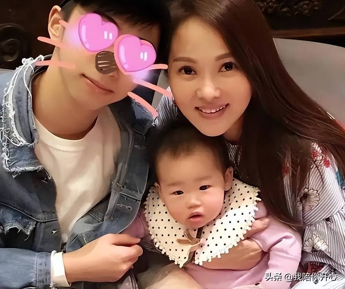 伊能静晒8岁女儿正脸照,整牙后门牙缝隙大,下巴跟哥哥一模一样