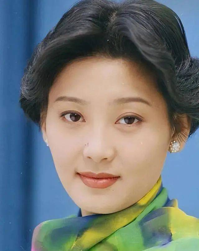在这段时间里,王志文的事业也是风生水起,主演了多部电视剧,赢得了