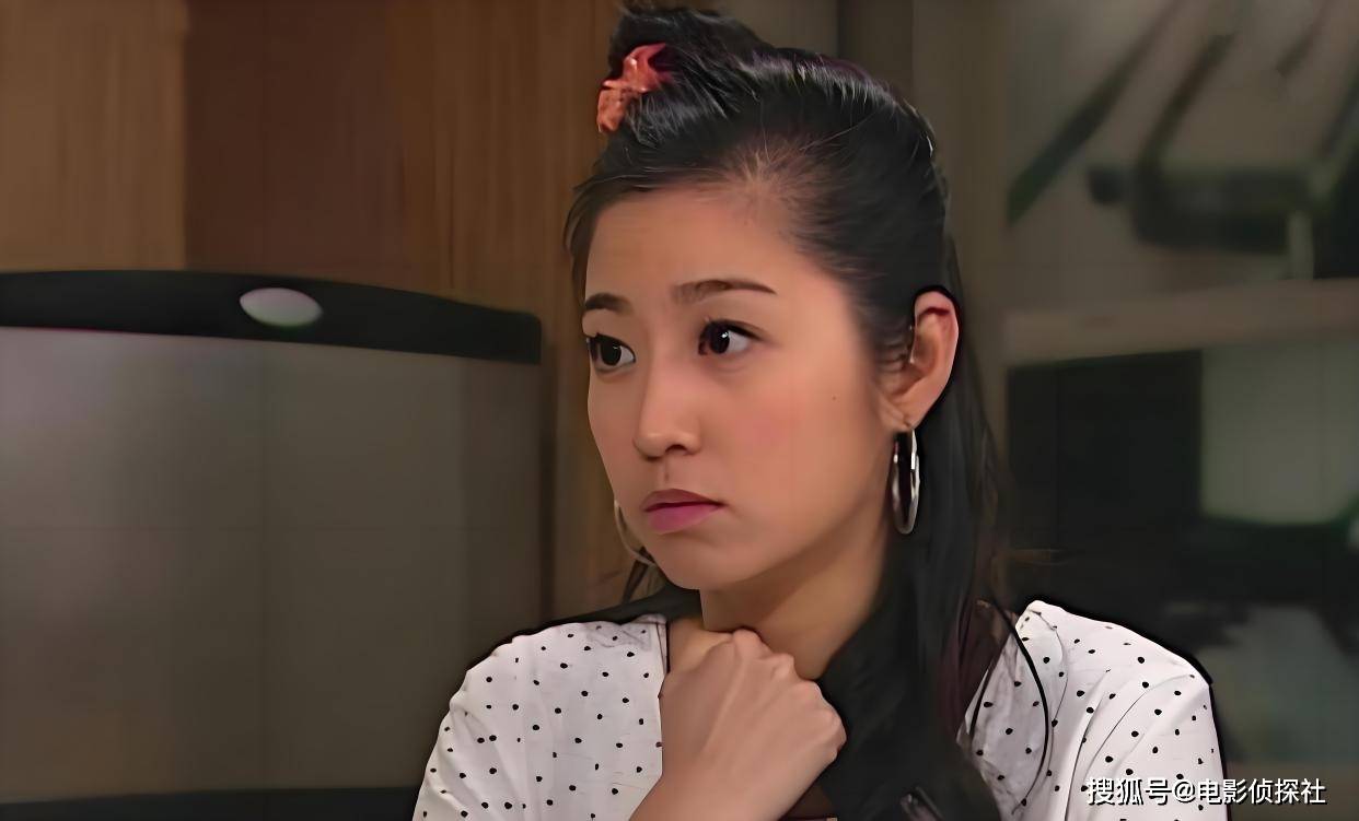 43岁陈自瑶罕见晒出素颜照,皮肤白皙一点不显老,结婚13年疑似婚变