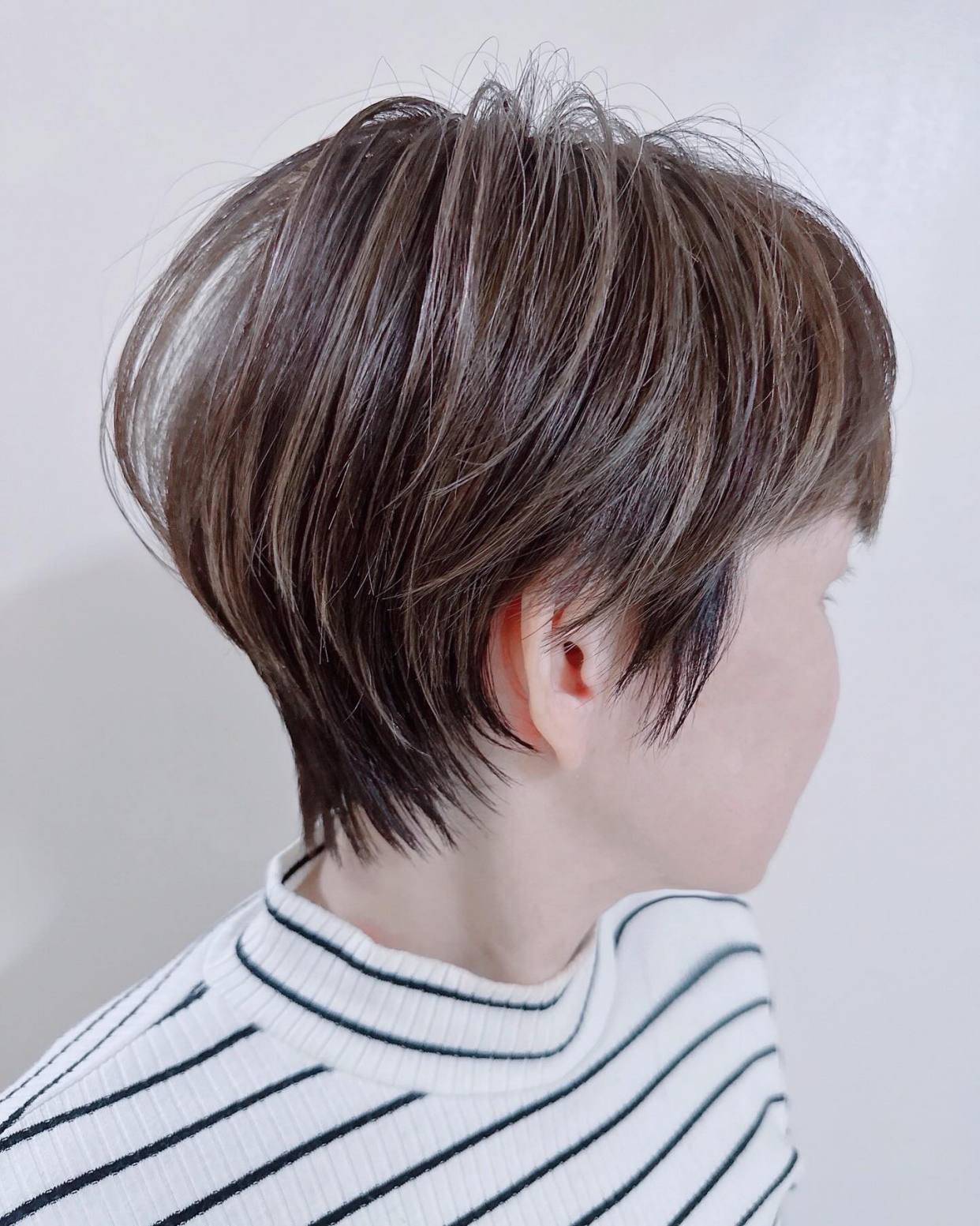 挂耳短发精致女性的发型新宠