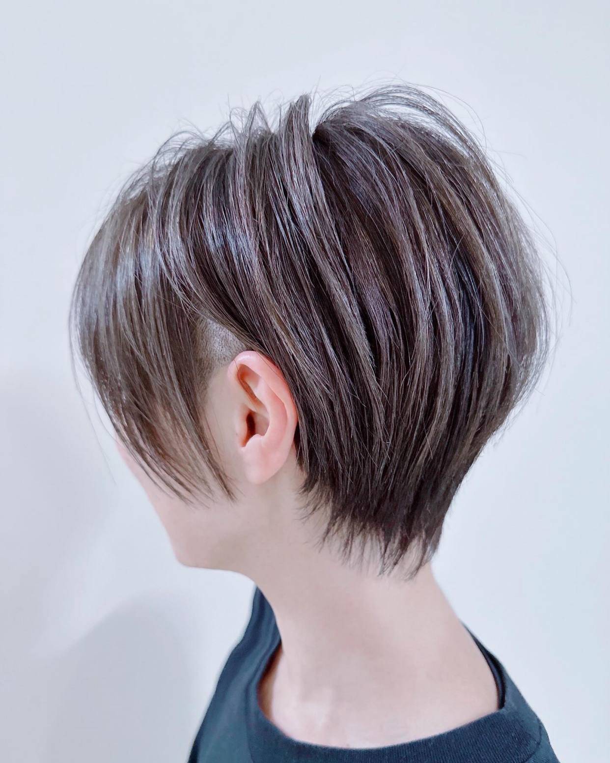 挂耳短发精致女性的发型新宠