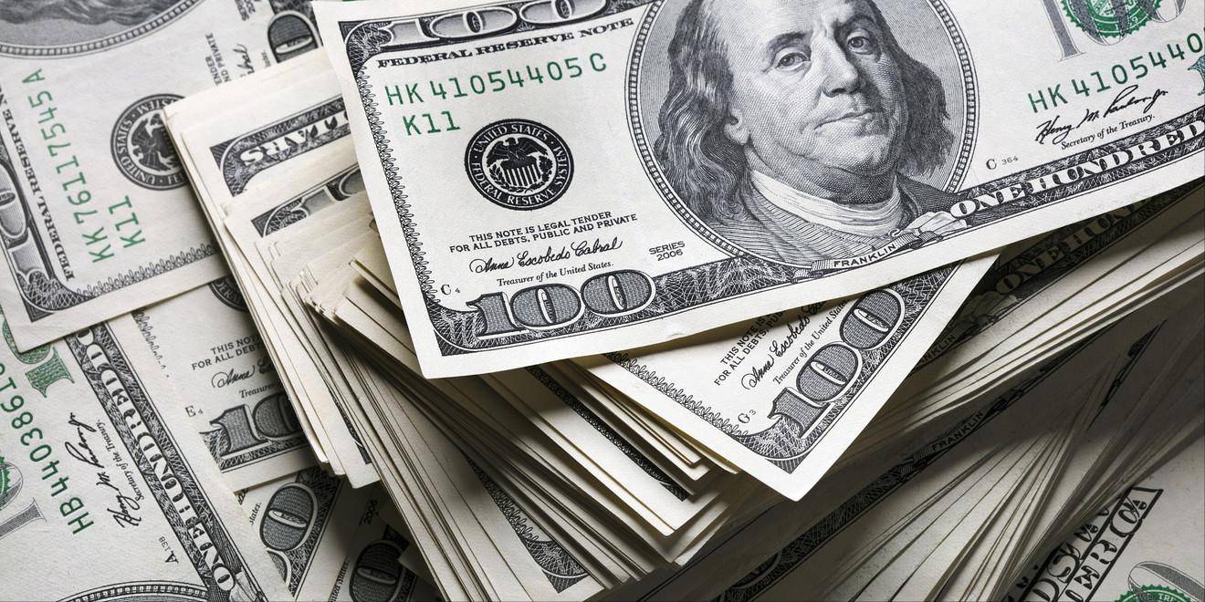 美国为何疯狂印钱？一年印2万亿美金，就不怕通货膨胀？_搜狐网