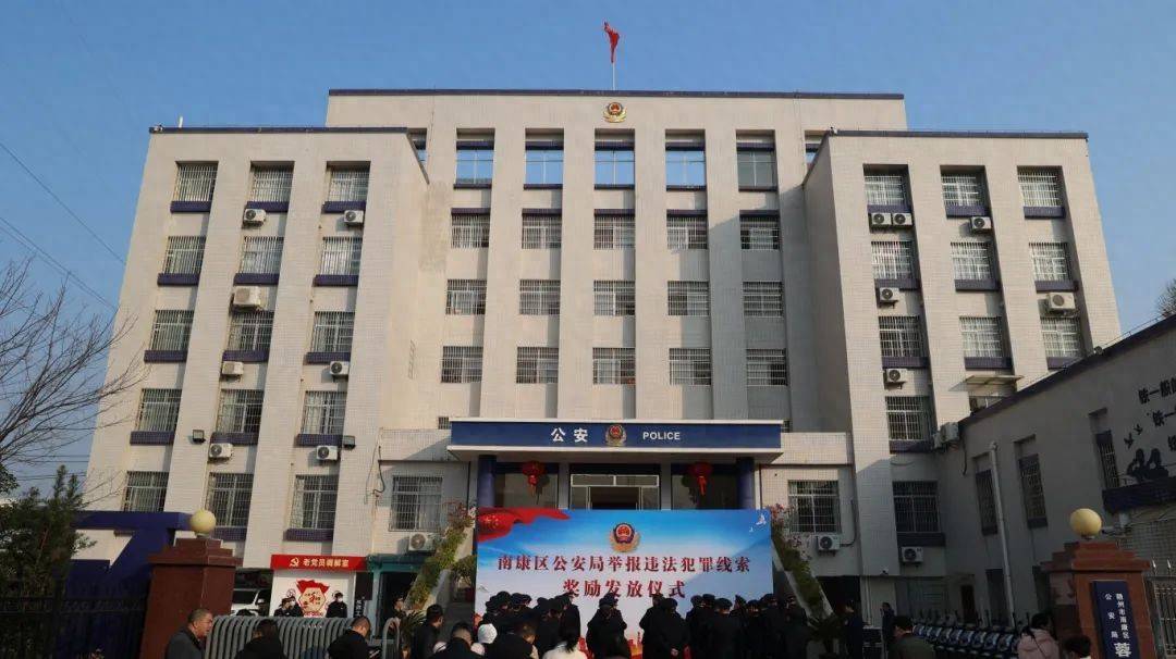 赣州2名群众现场领取举报奖励金