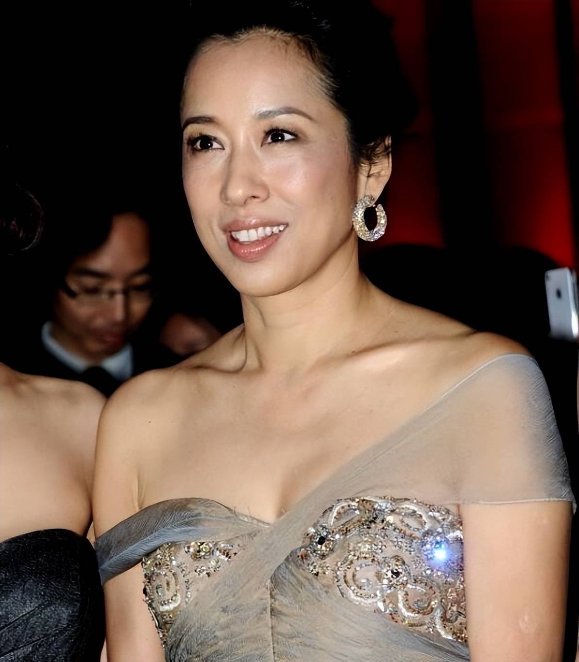 朱玲玲:离婚多年,才明白出轨只是小问题,哪里都会身不由己