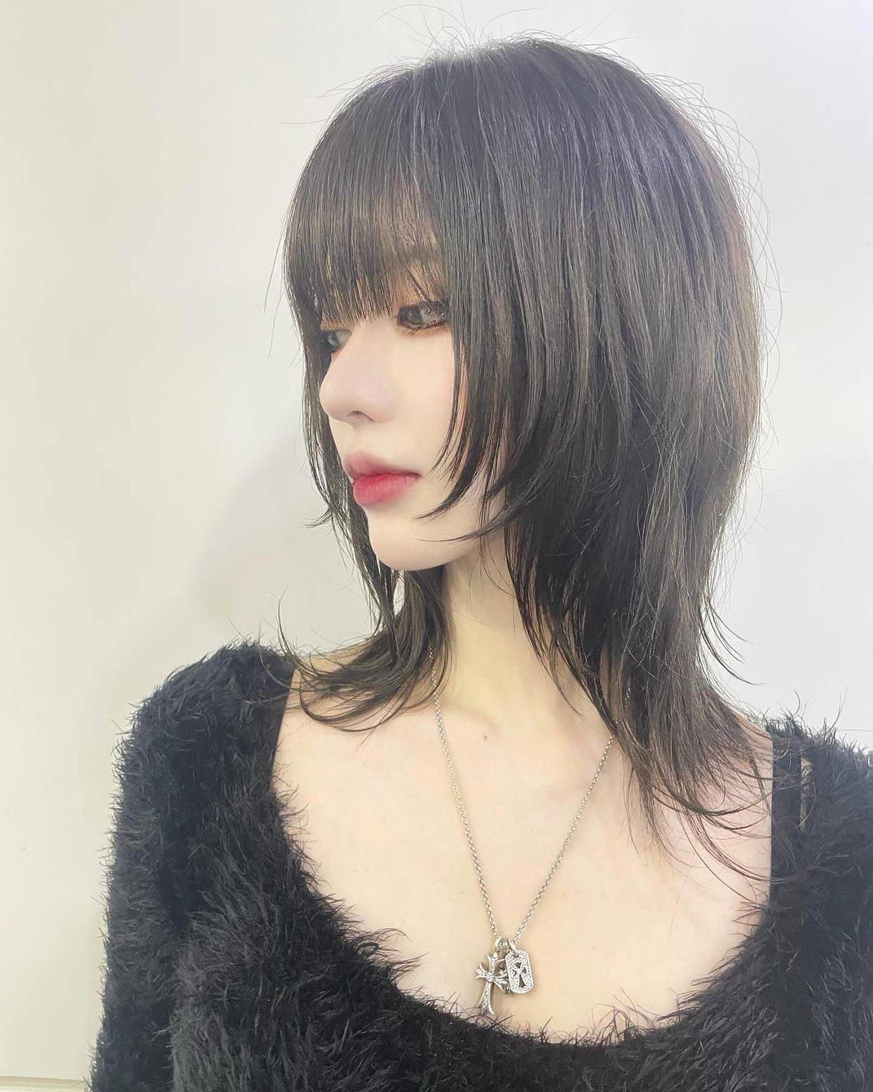 狼尾搭肩:个性时尚的灵动符号