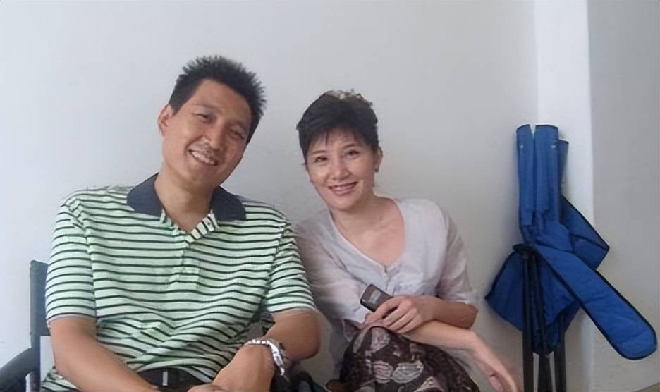 李崇霄去世不到一年,遗孀茵娜的选择令人泪目_北京广播学院_女儿_德国