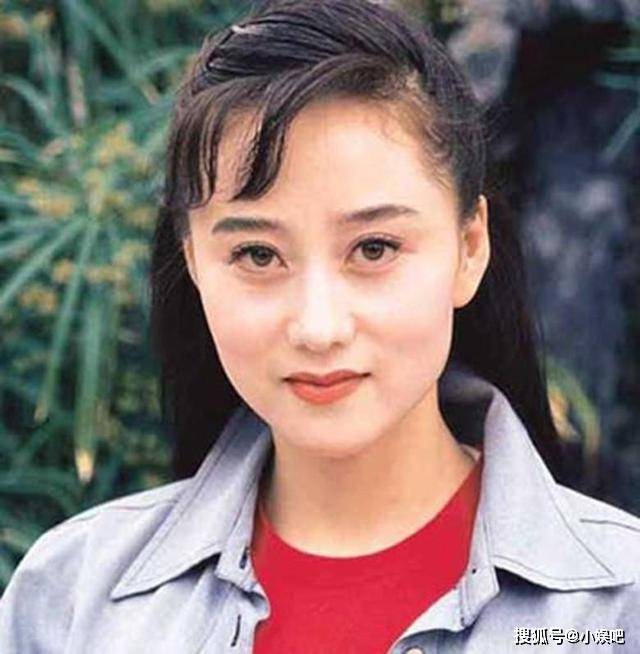 李连杰晒妻子照片,61岁利智衰老如奶奶,而62岁黄秋燕仍然美艳动人!
