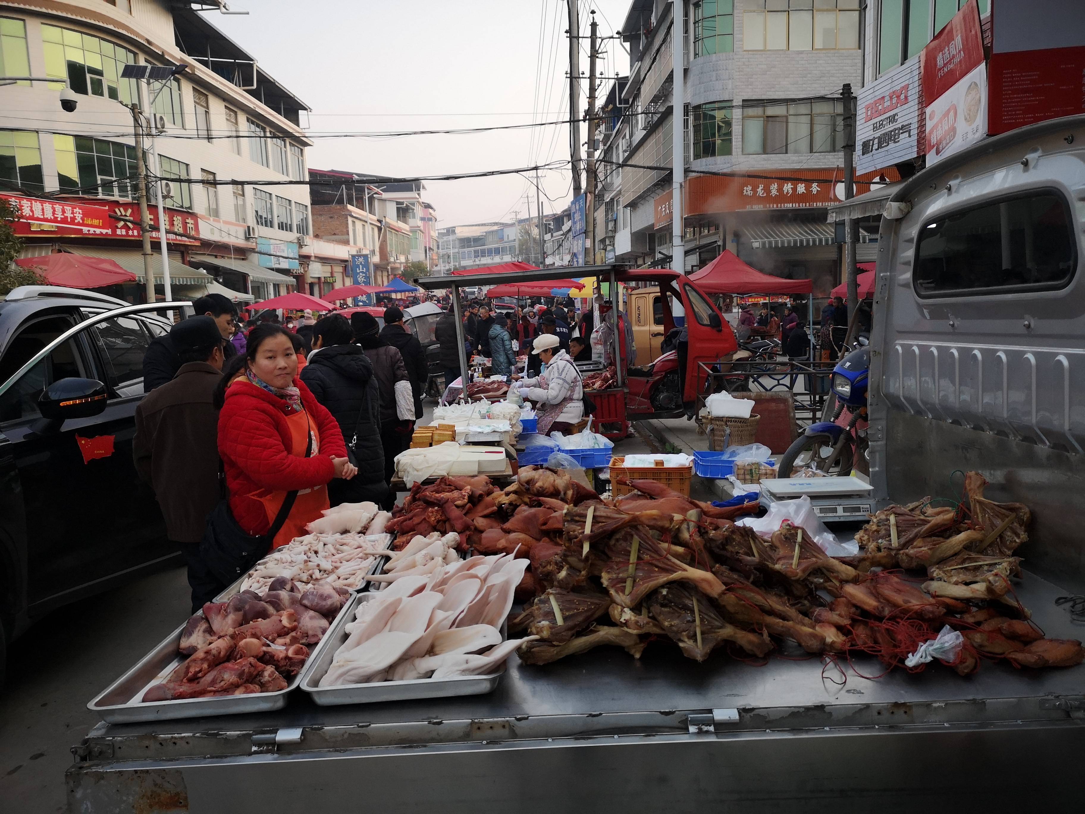 阆中市洪山镇:元旦集市,盛启新年烟火长卷