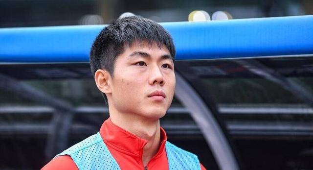国足大换血！8位新晋国脚驰援，3人成亮点，2人入选引争议