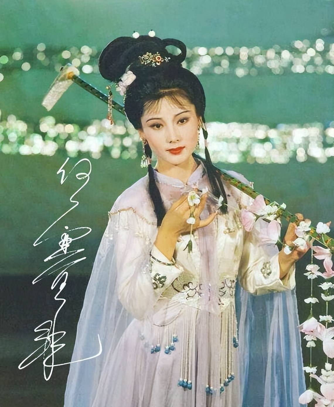 无人敢追,父亲为她余生不娶,61岁依旧美到动人心弦_时候_越剧_杨先生