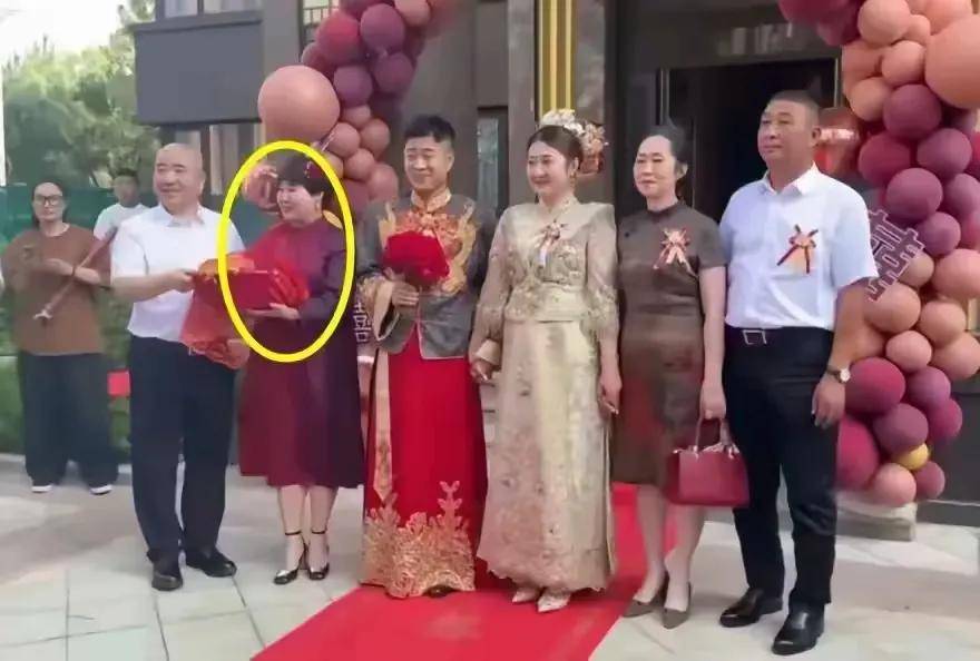 李琳身体不适,王梓嘉两口子赴杭州探望,如今很少与王亮一起直播