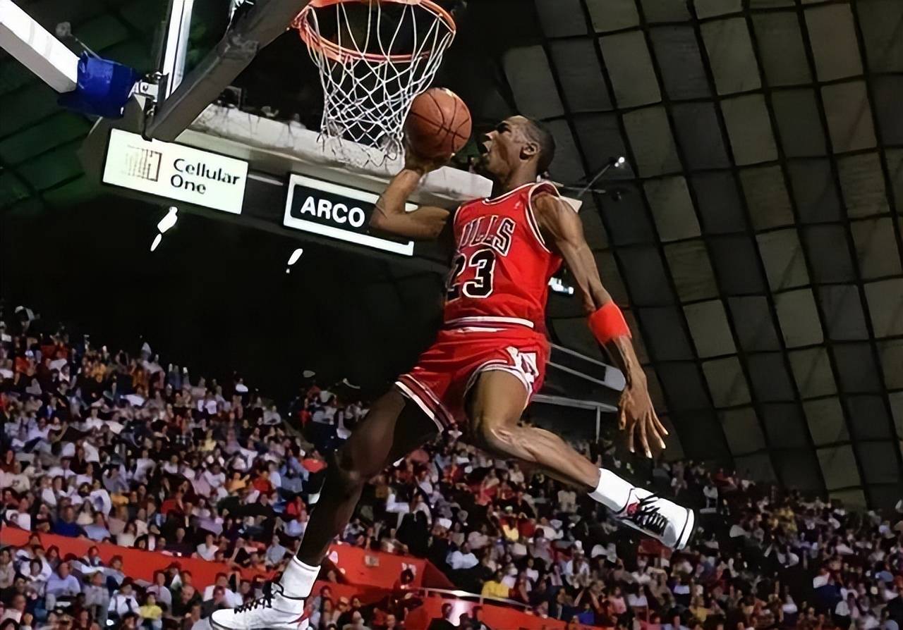 乔丹穿23号球衣,两种说法哪个最有说服力?热火为何退役23号球衣