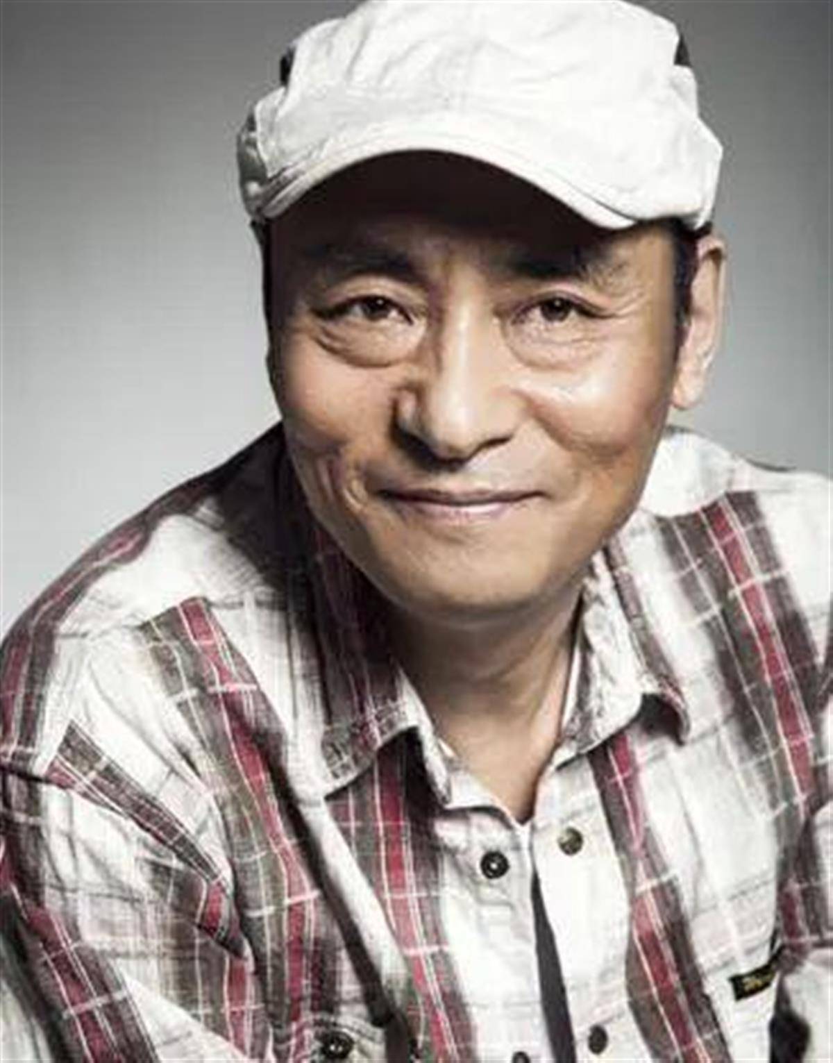 "(来源:吴连生微博)对于吴连生的突然离世,网友纷纷留言悼念:"一路