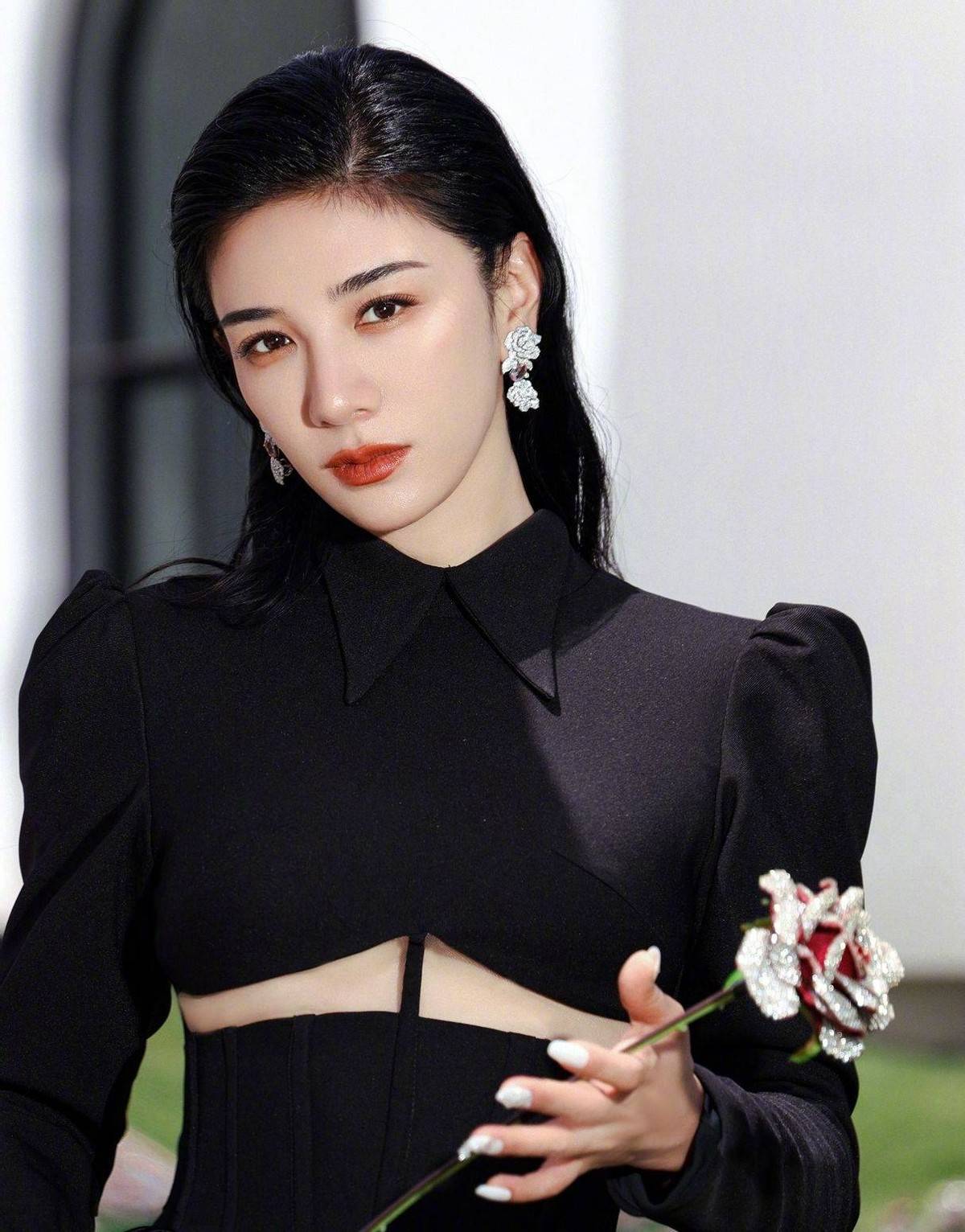 黄奕和11岁女儿同框:体态丰腴颜值不低!网友感慨"长得像爸爸"