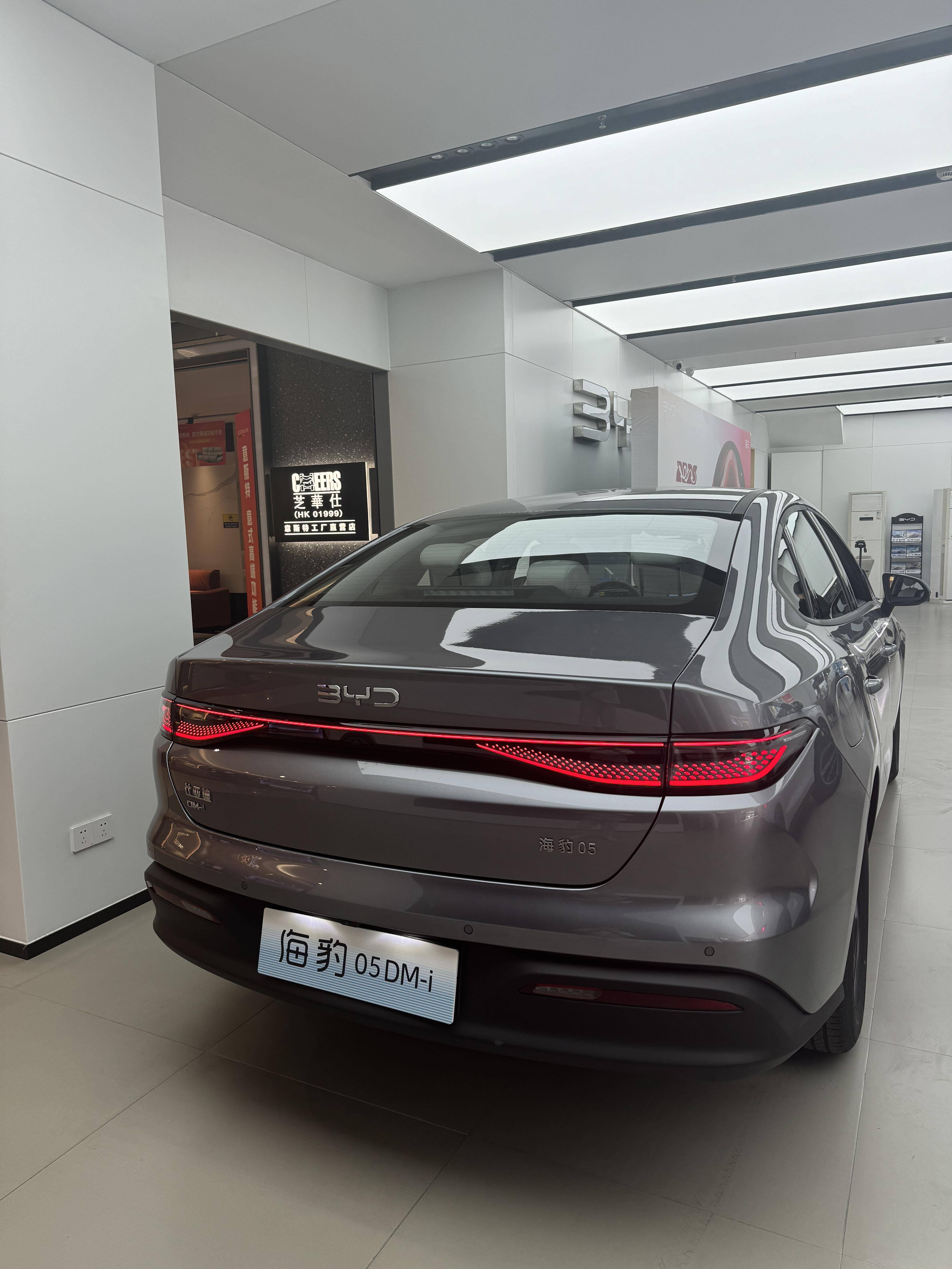 i实车到店,长近4米8 第五代dm,续航超2000km