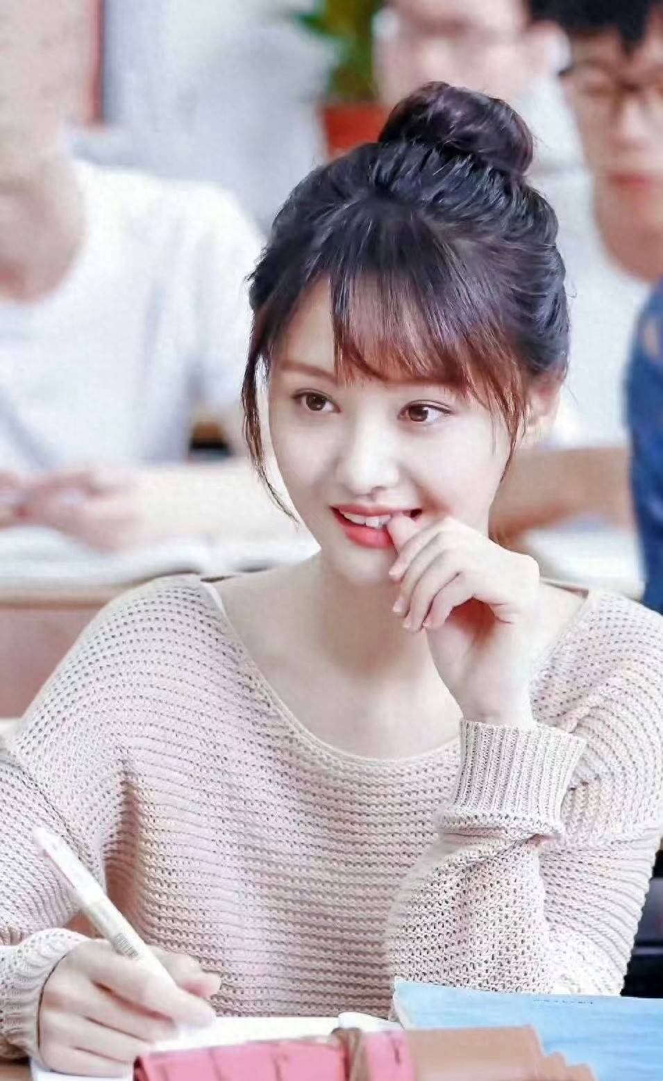 郑爽晒圣诞过节照被调侃,看似在美国生活潇洒,其实过得并不好