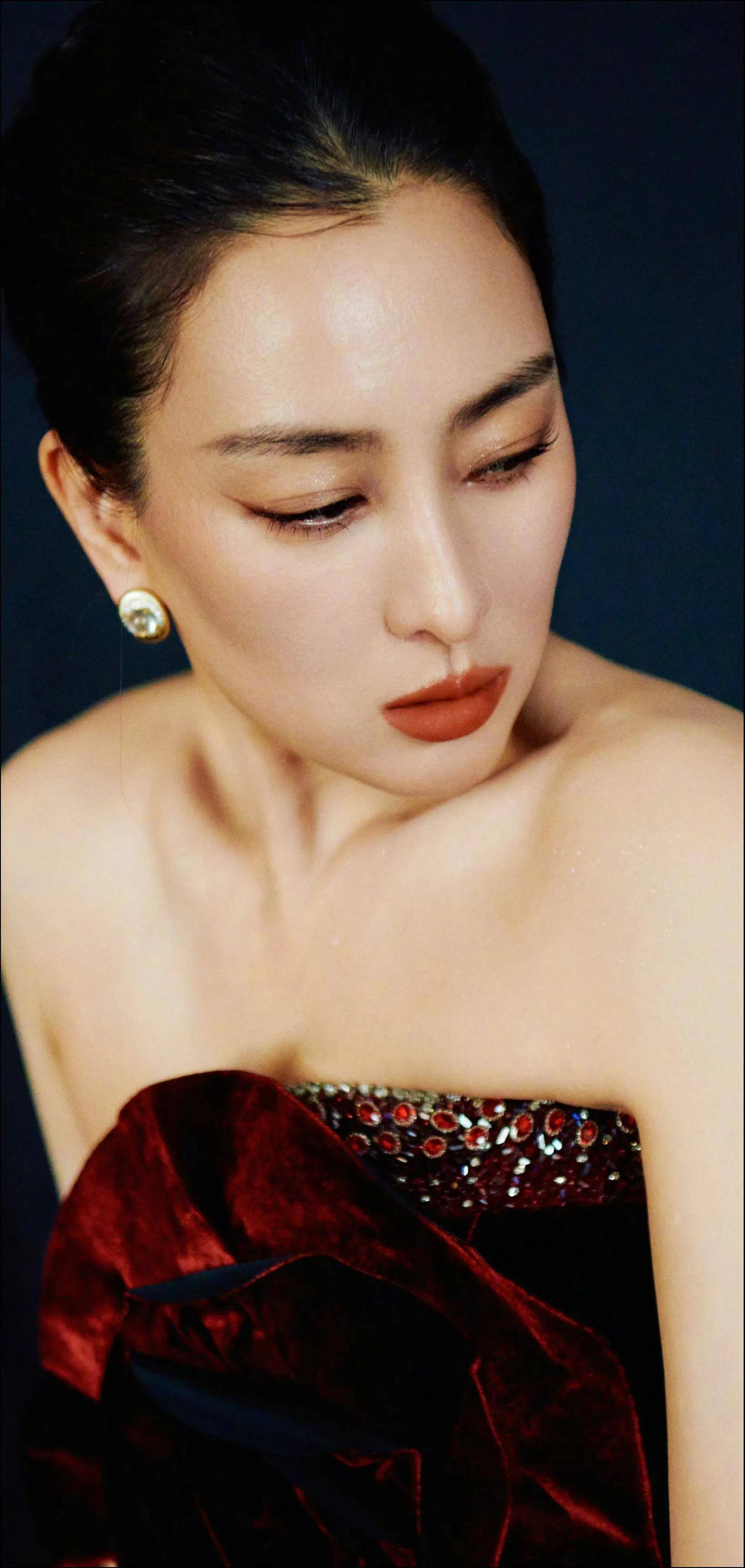 马苏马漂亮身材保持真好,马苏侧颜杀惊艳靓丽,马苏盛典妆造壁纸