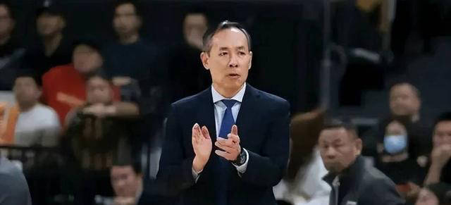 CBA动态：许利民让权布鲁顿，拉塞尔拒绝加盟广东，徐杰手腕受伤