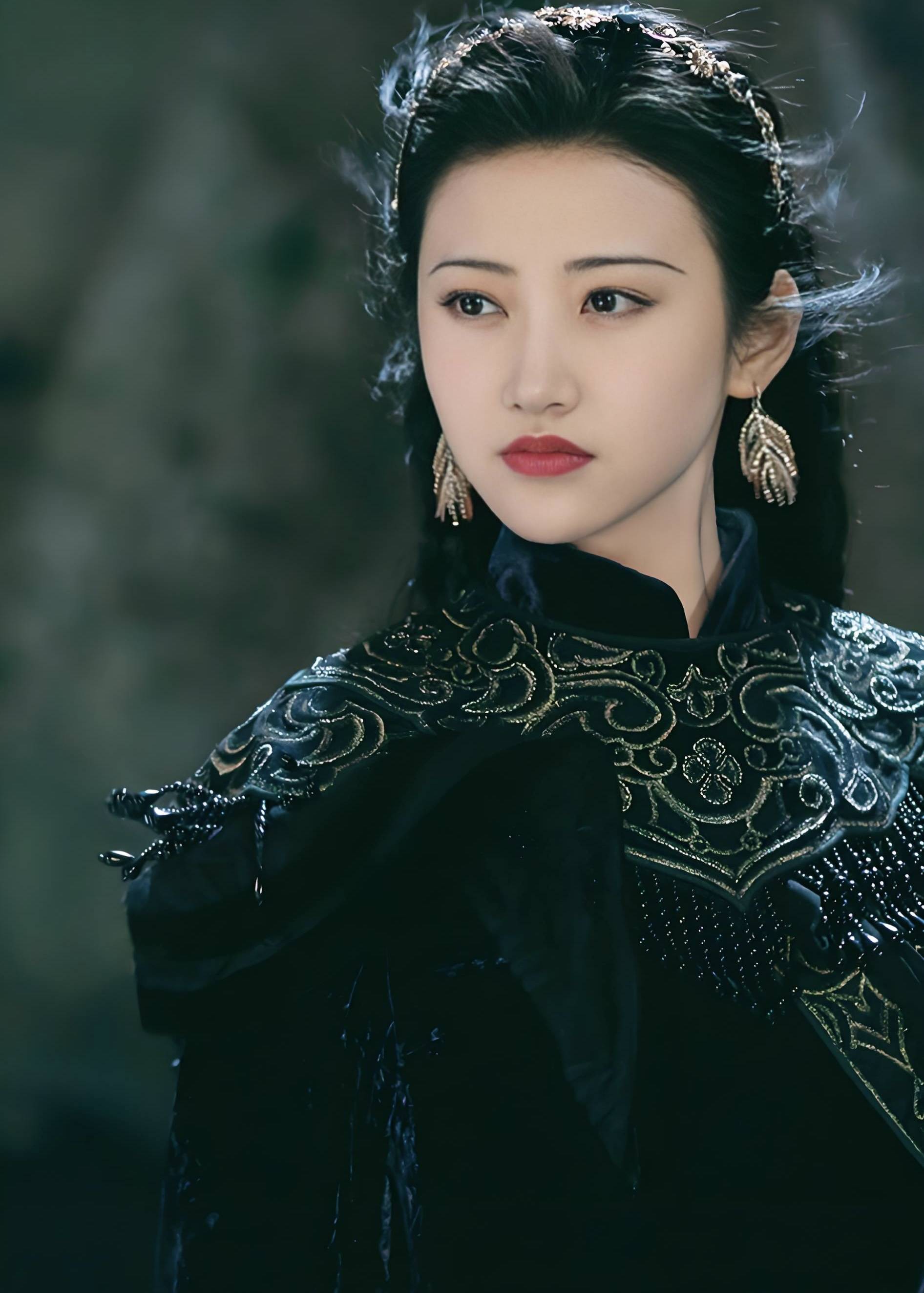 《司藤》之后再出击,尾鱼《三线谜回》孟子义王弘毅续写传奇