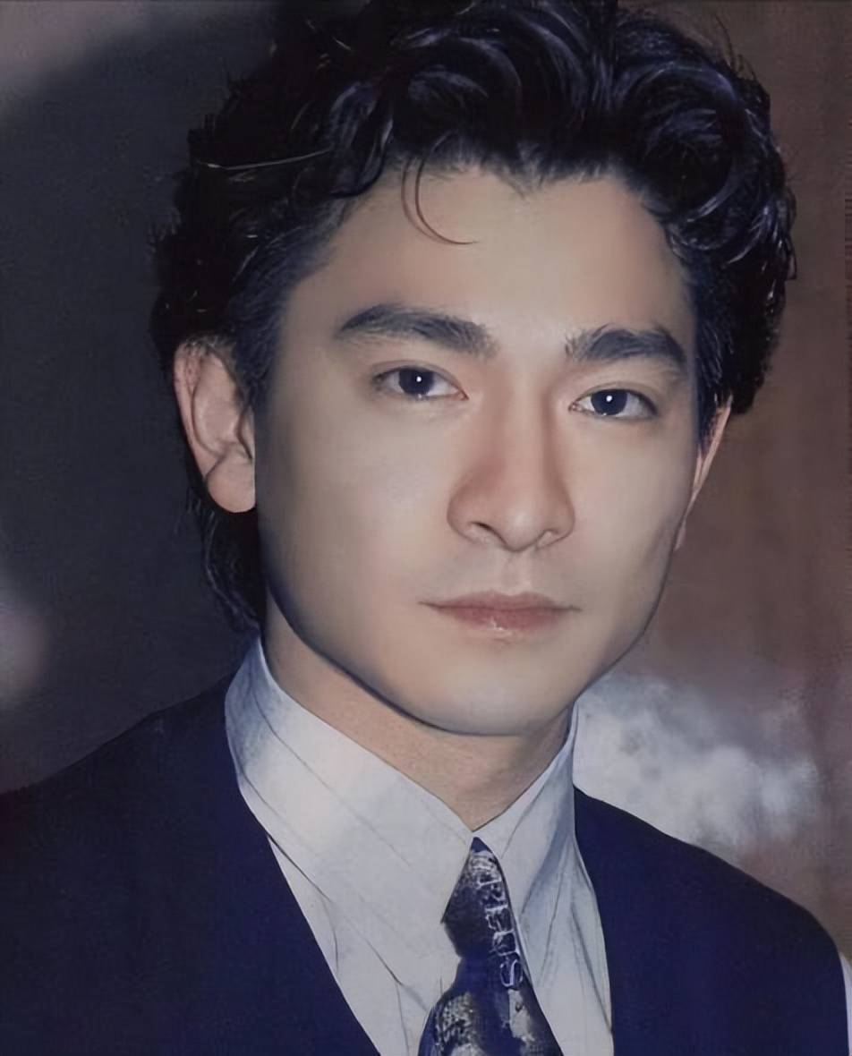 刘德华断崖式衰老,满头白发啤酒肚明显,网友泪目:该退休了!