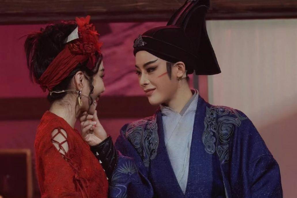 "玉面郎君"陈丽君,她意外爆火,让内娱彻底成笑话