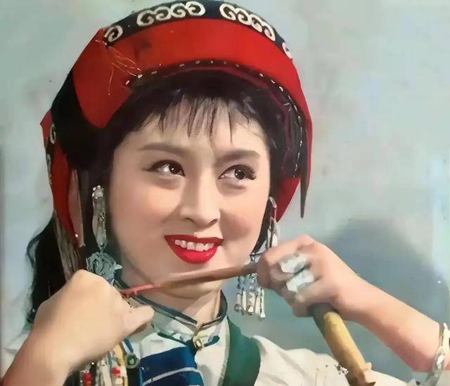 这是杨丽坤12张晚年照张张令人心痛害她的人竟有她昔日，姐妹_生活_唐凤楼_命运的齿轮