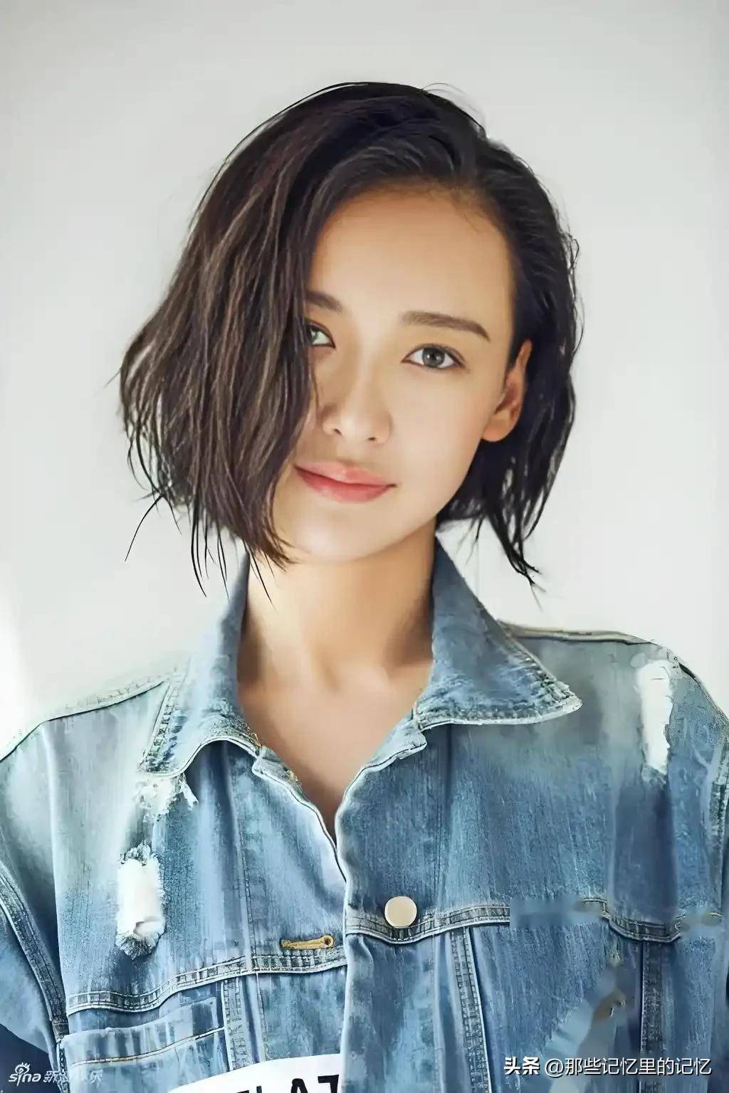 杨舒在《特种兵之火凤凰》中饰演的是何璐,何璐作为一名军医,可以说是