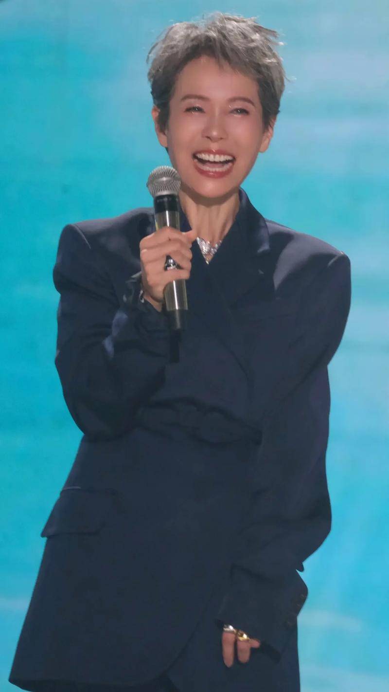 叶童发文回应登上央视春晚！她真的很好，但观念与内地人大为不同_差异_观众_新篇