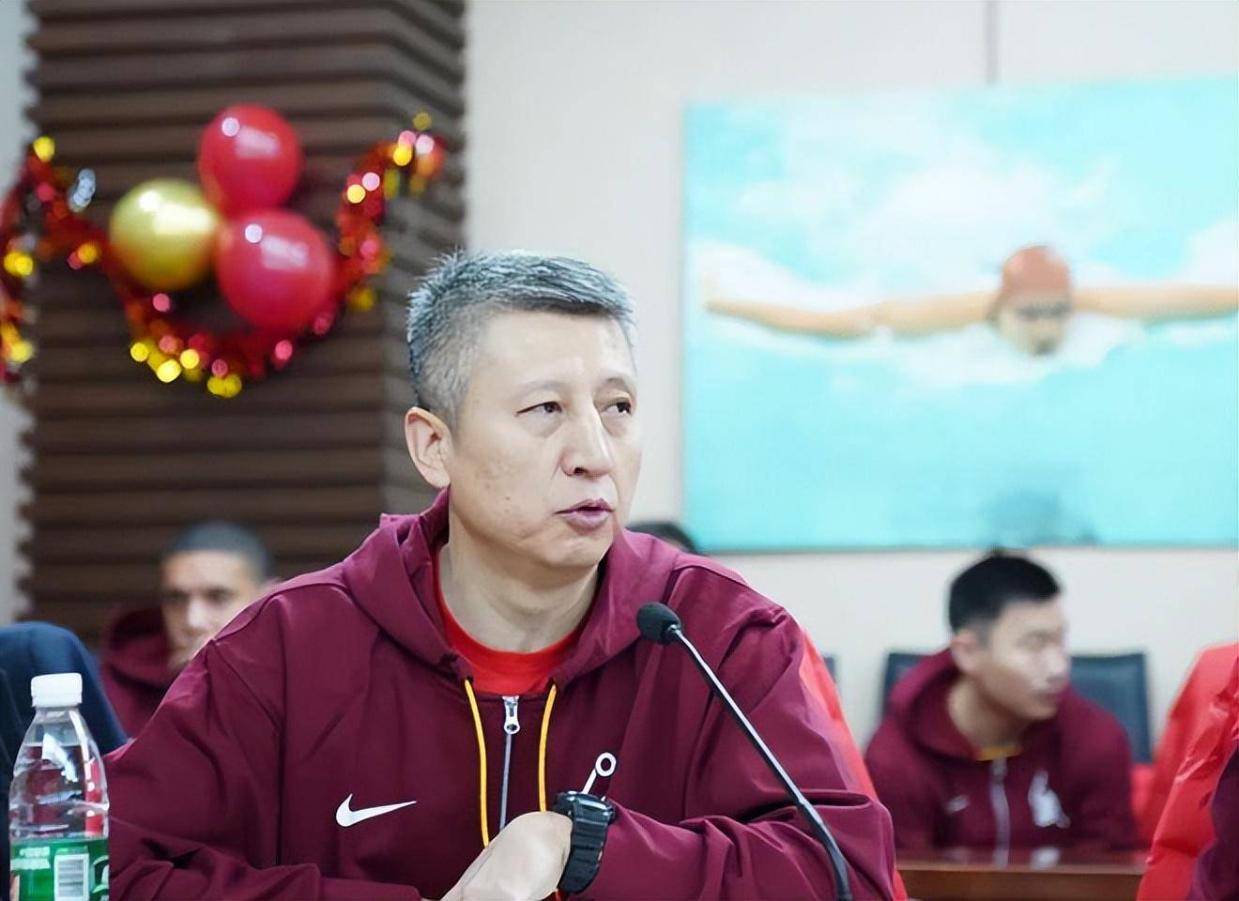 男篮集训第1天，开会+签承诺书，郭士强：为“中国”两个字拼到底