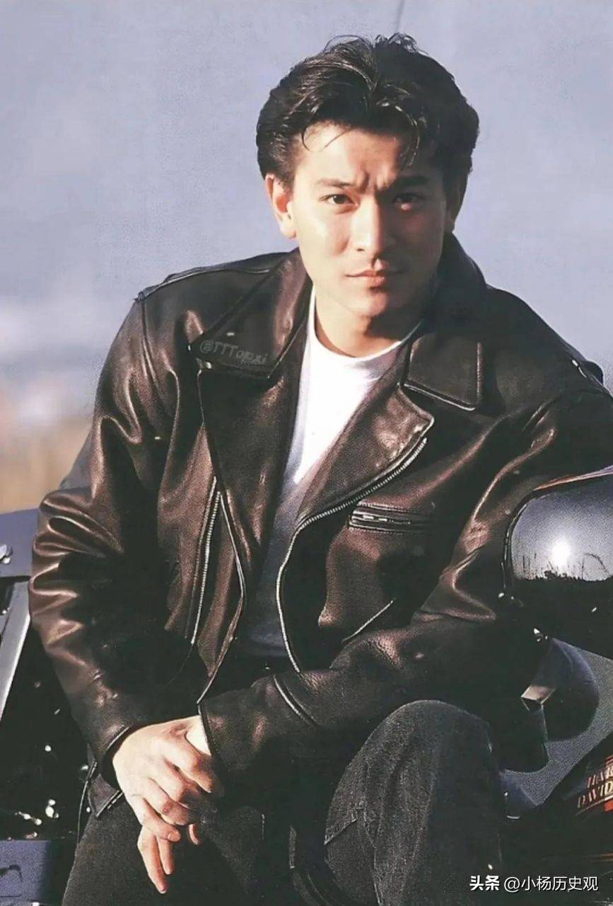 八十年代,刘德华因出演多部影视作品,成为当时的"顶流"男明星,还是