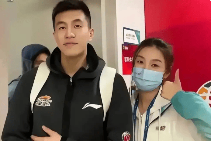 和郭艾伦传绯闻？女篮美女曝光，小2岁，长相甜美，公布择偶条件