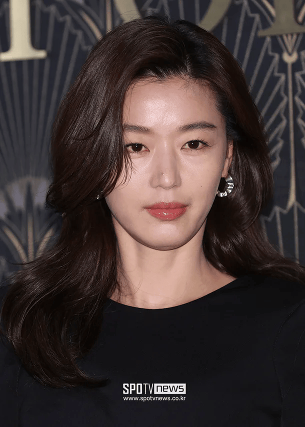 韩娱热点：全智贤税务调查后的坦荡回应，全智贤税务事件：女神的投资与回应