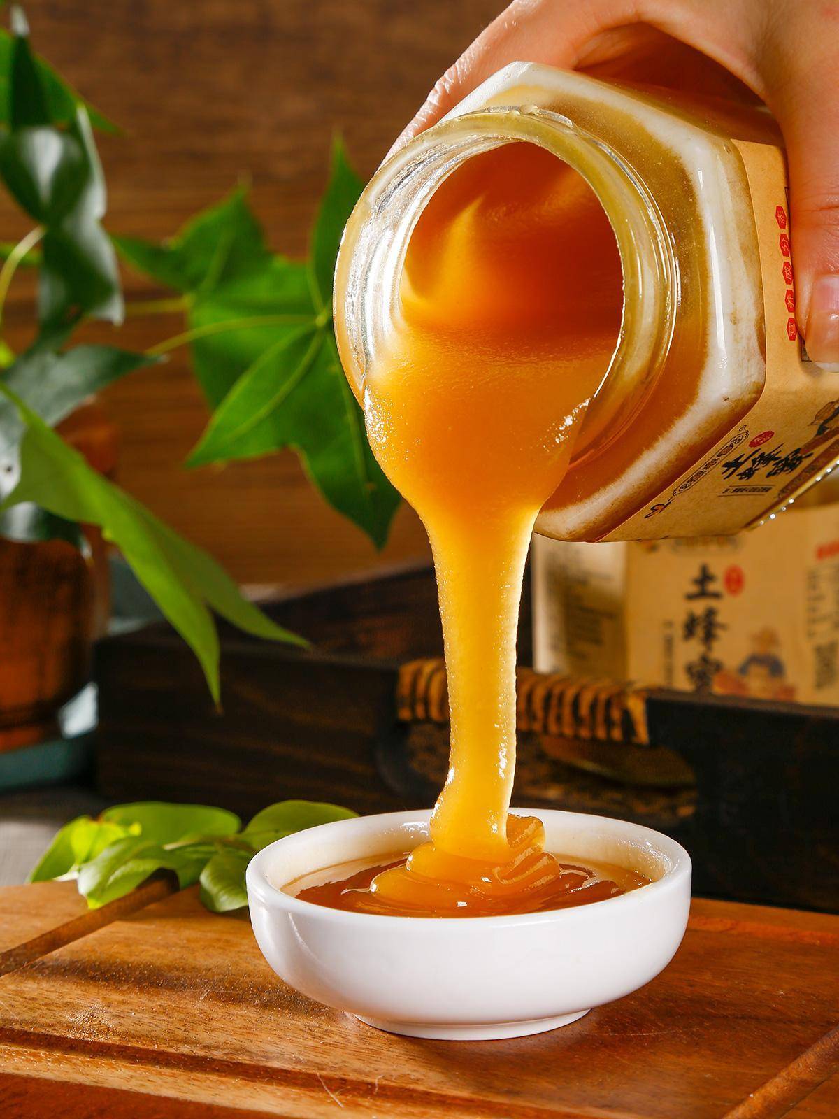 自家养的蜂蜜有保质期吗多久啊能吃(自家养的蜂蜜有保质期吗多久啊能吃吗)
