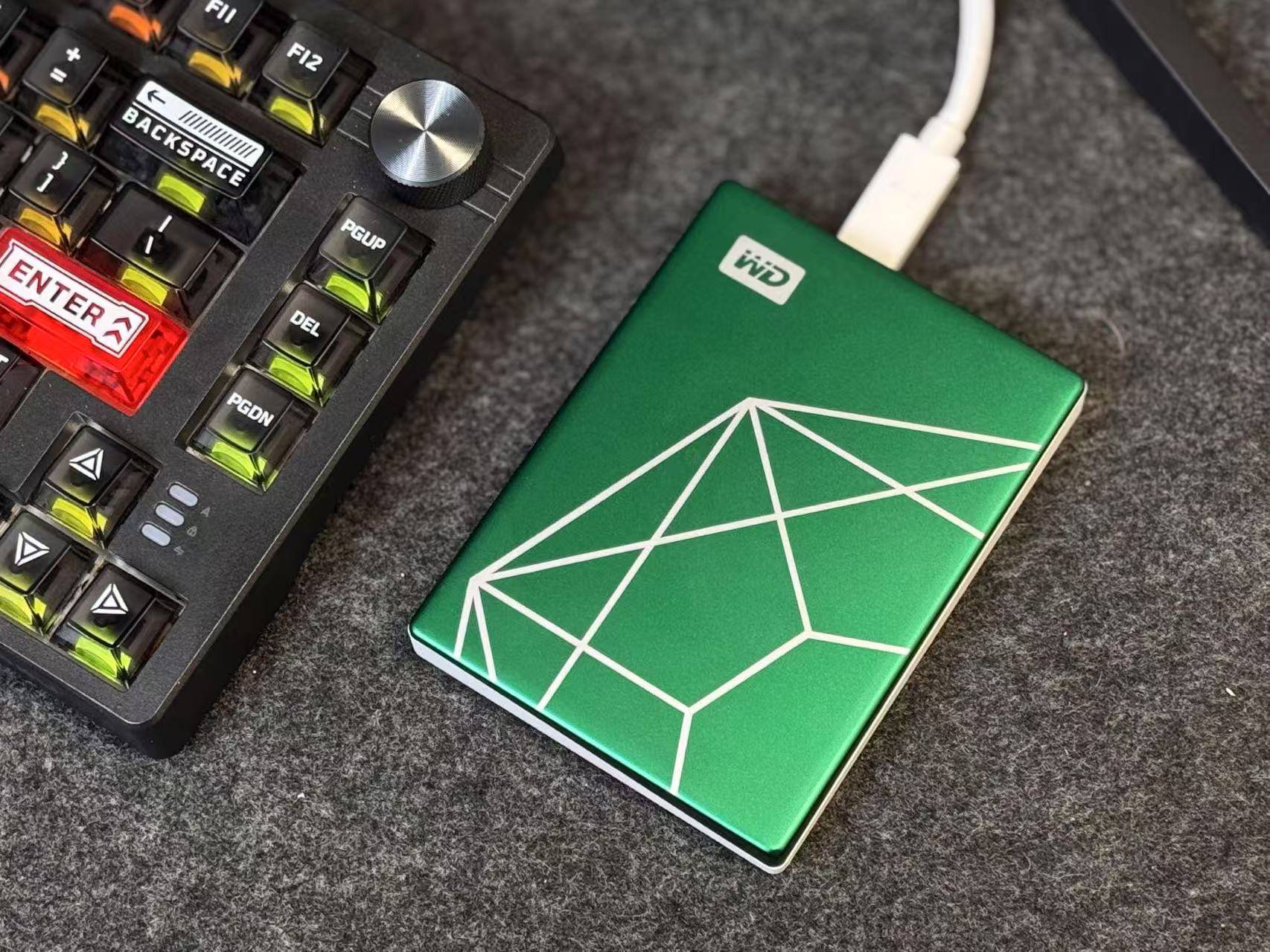 新年送自己的好礼，打工人、学生党都适用的西数My Passport移动硬盘