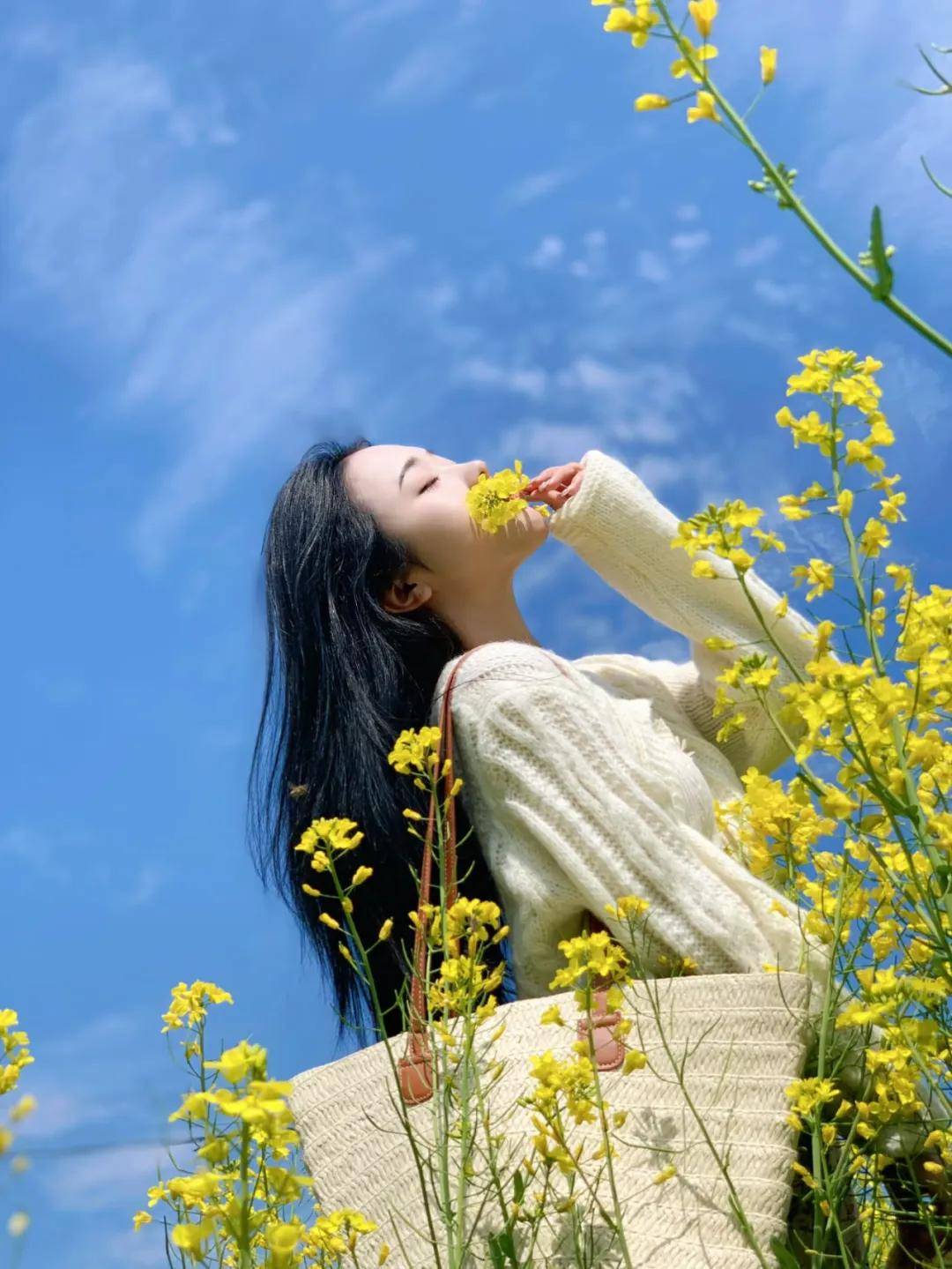 油菜花拍照姿势,漂亮唯美又迷人,温柔优雅又治愈!