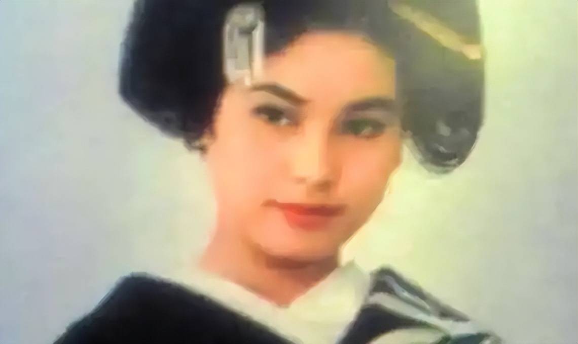 22岁成总统夫人,53岁拍全裸写真,她活出最率真自我_苏加诺_%uab_黛薇