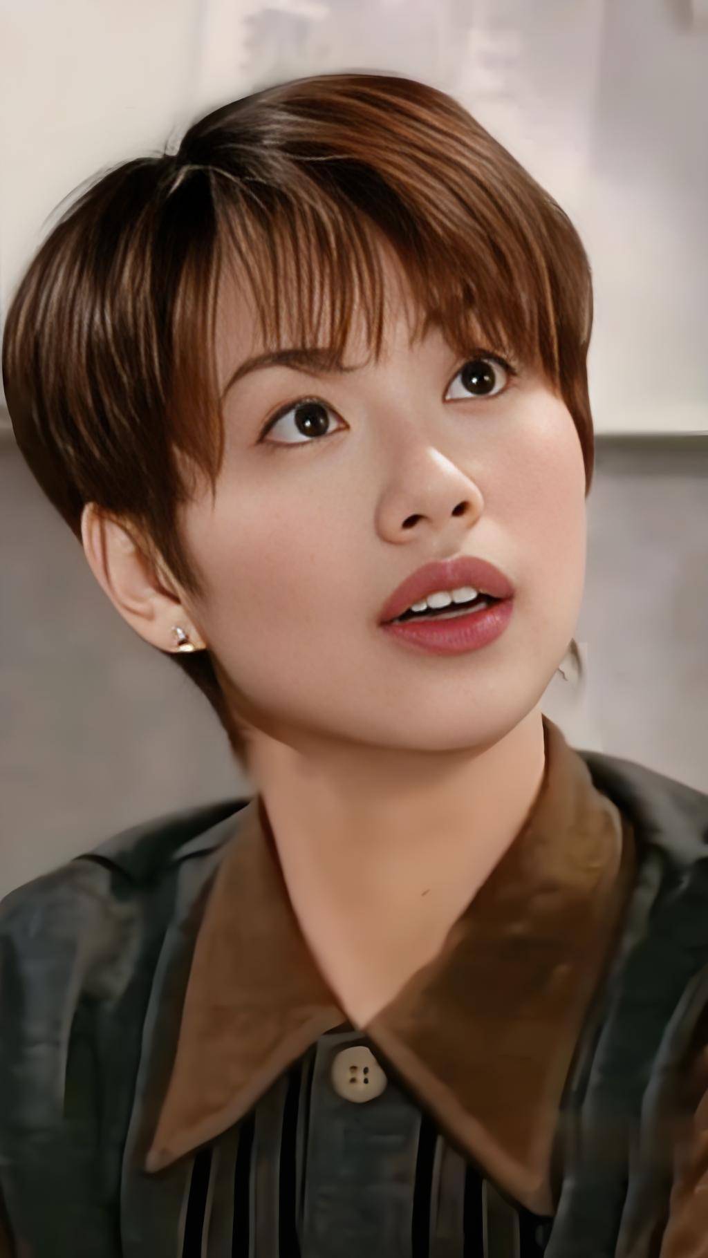 陈松伶:15岁离家出走,34岁破产患癌,和小8岁丈夫丁克至今