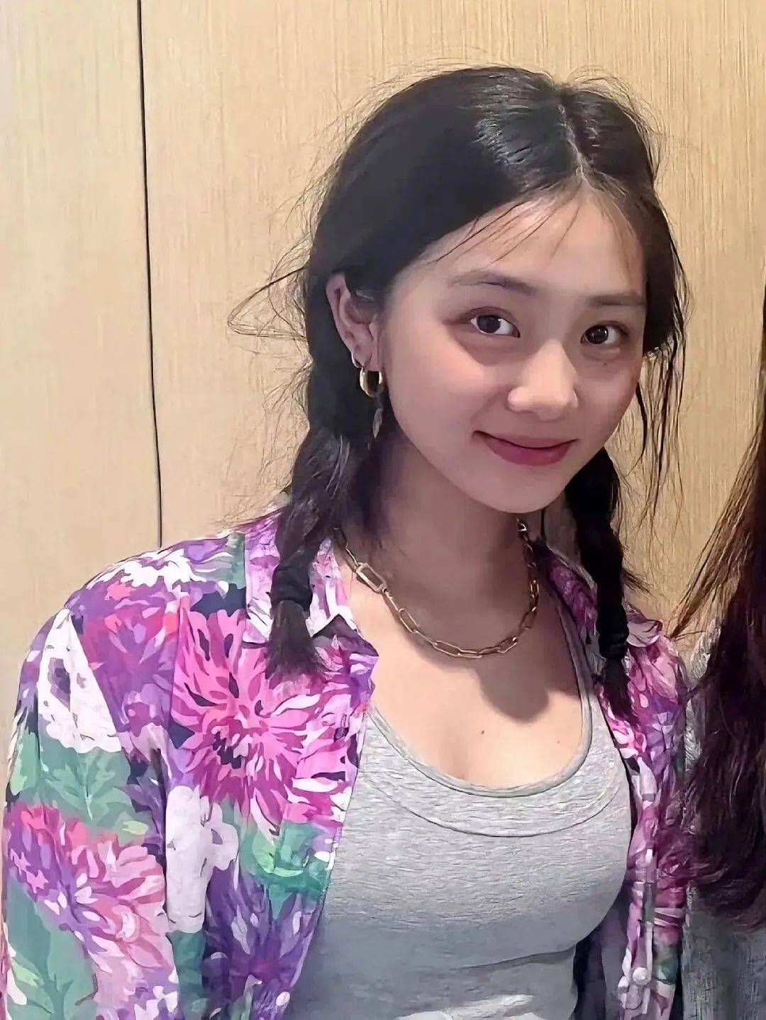 黄磊大女儿为全家下厨,19岁多多太漂亮了美貌不输大明星