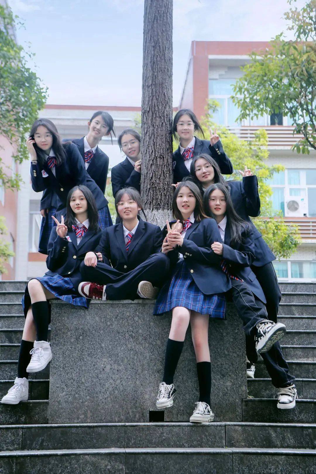青春之"飒",也是另一种优雅丨绵阳中学实验学校校服巡礼