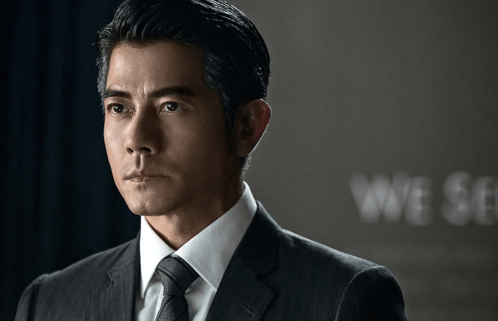 郭富城回安徽老家,镇领导亲自迎接,却遭到网友吐槽:比英烈还火