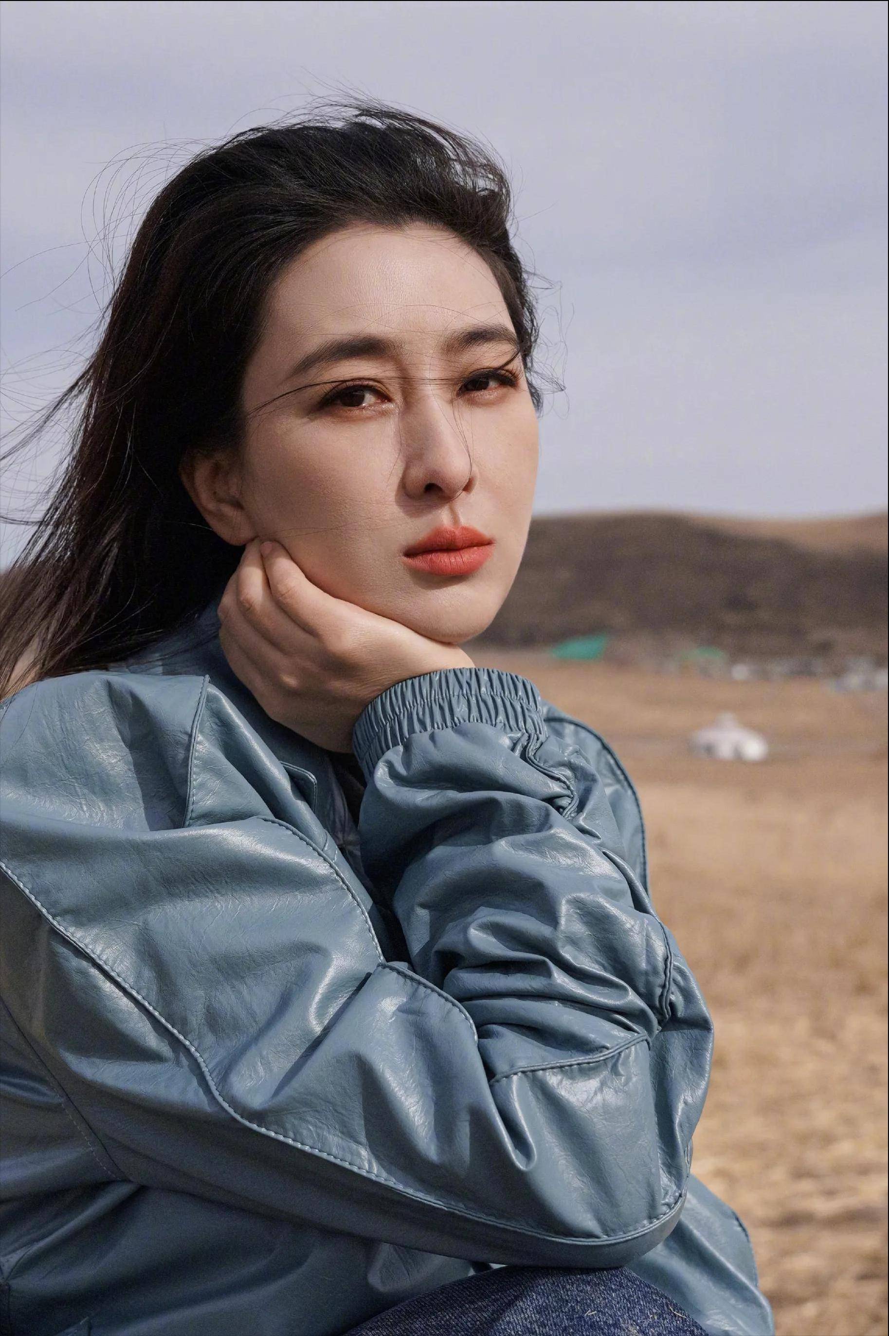 满手冻疮一身破衣《我是刑警》马苏出场这才是农村妇女的样子