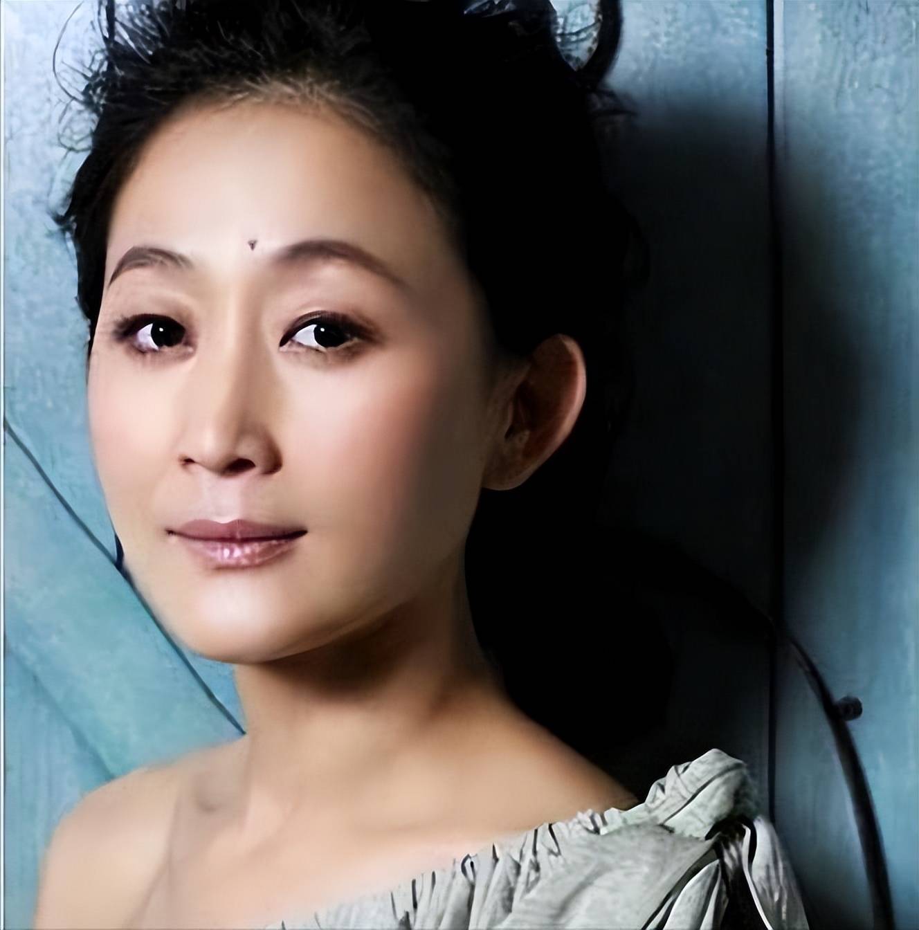 演员陈瑾不吃主食20年吃穿不愁与哥哥相约一生不婚