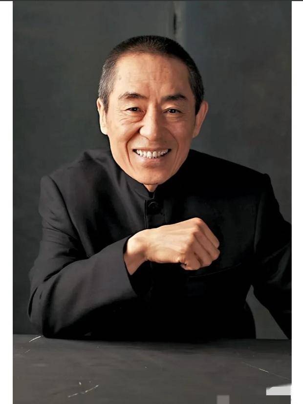 张艺谋手持话筒,操着地道的关中腔感慨:"十年前在陕歌排《图兰朵》时