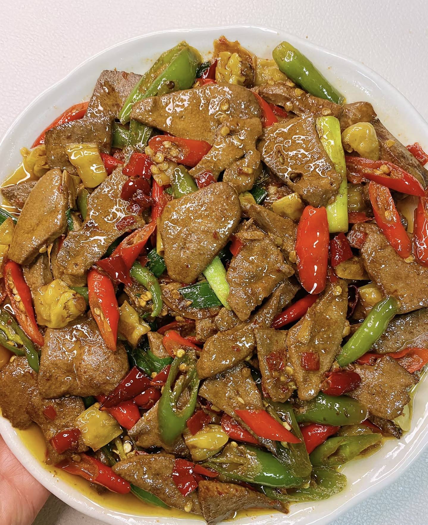 "爆炒猪肝的鲜香美味,猪肝嫩滑多汁,搭配青椒洋葱大火快炒,家常做法