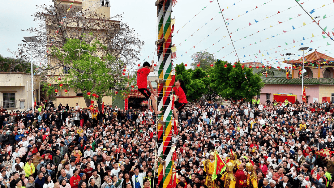 湛江非遗"爬刀梯"场面太震撼了