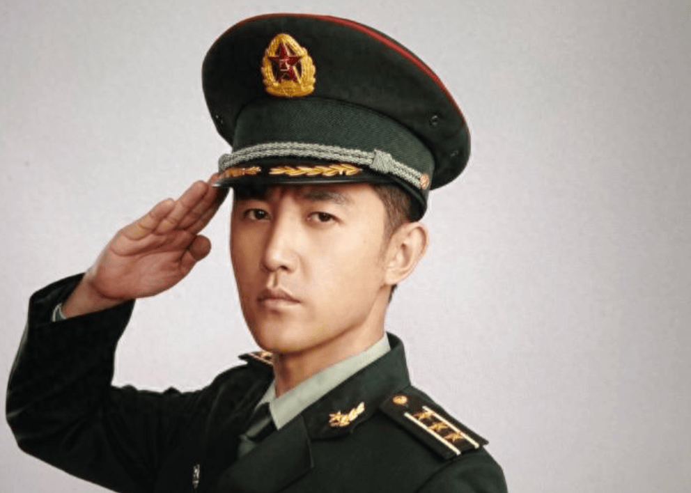 毛毅:选秀出道,低调演戏,娶"军花"侯梦莎为妻,今爱情甜蜜事业成功