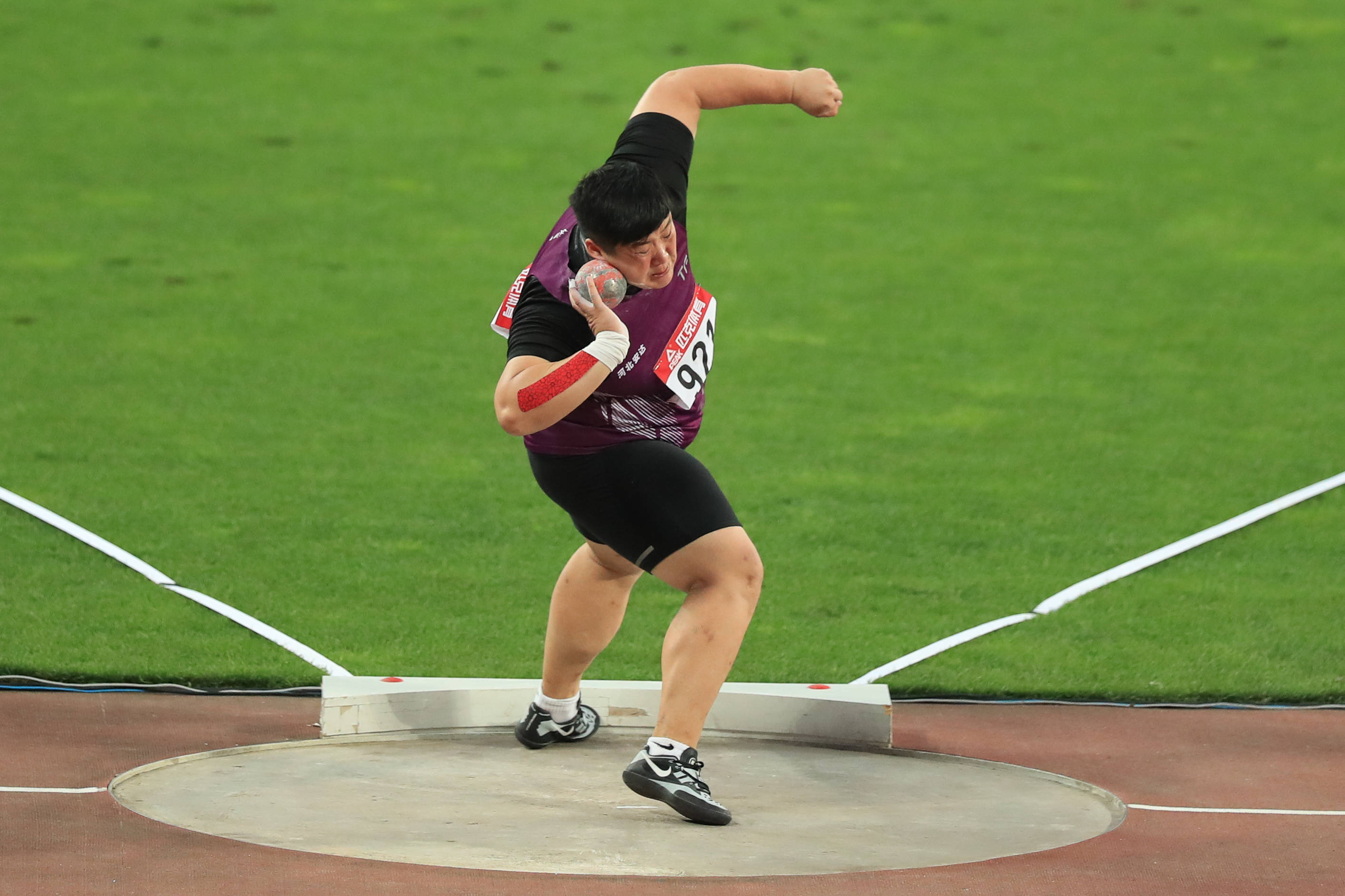 吕文扬成为铅球运动员